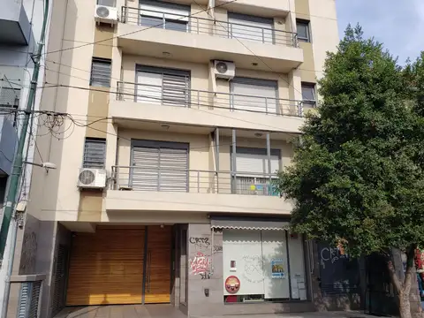 Hipolito Yrigoyen 100, Piso 1