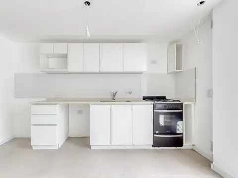 Amplio monoambiente con balcón en Parque Patricios