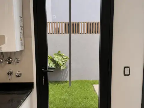VENTA. A ESTRENAR DUPLEX 4 AMB. JARDIN, 2 TERRAZAS