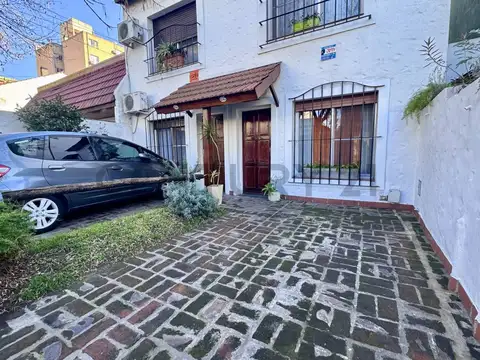 DUPLEX 4 AMBIENTES CON COCHERA EN VENTA EN CENTRO DE CASEROS