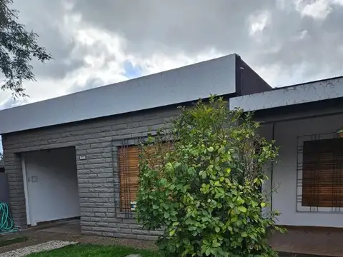 Casa en venta - 3 Dormitorios 1 Baño - 300Mts2 - Ituzaingó