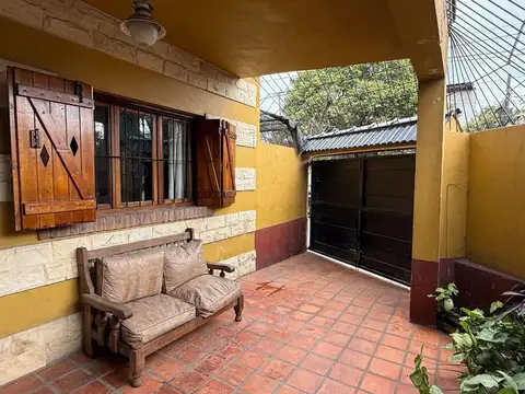 Casa 5 ambientes con 3 baños