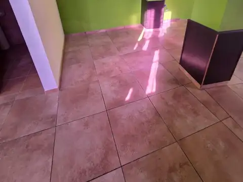 Local en Alquiler en Barrio España y Hospitales, $ 700.000