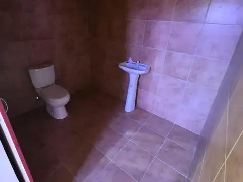 Local en Alquiler en Barrio España y Hospitales, $ 700.000