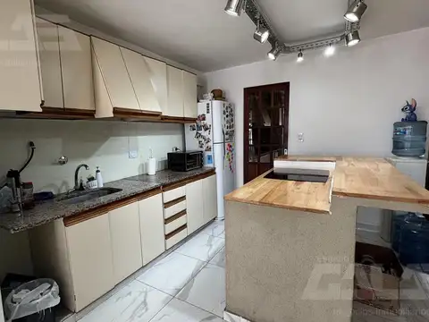 Depto Tipo Casa en Alquiler con 1 cocheras