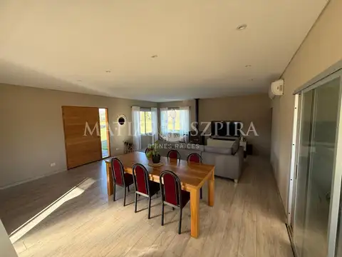 Casa 4 ambientes con 3 baños