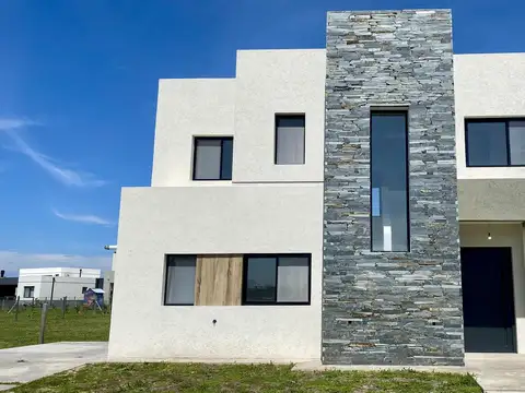 Casa | Venta | Santa Elisa | Pilar del Este | Piscina | 2 Plantas