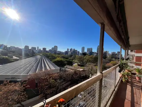 Gran Departamento de 4 Dorm. + Dependencia | 139 m² | Balcón Corrido | Apto Profesional