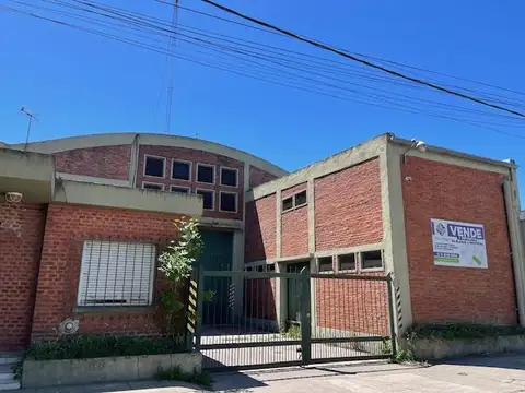 DEPOSITO INDUSTRIAL CON VIVIENDA, EN VENTA, MARCOS PAZ, A METROS RUTA 40.