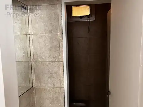 Oficina en Venta con 5 cocheras