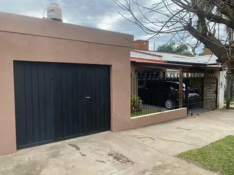 CASA LISTA PARA VIVIR EN BARRIO LAS FLORES