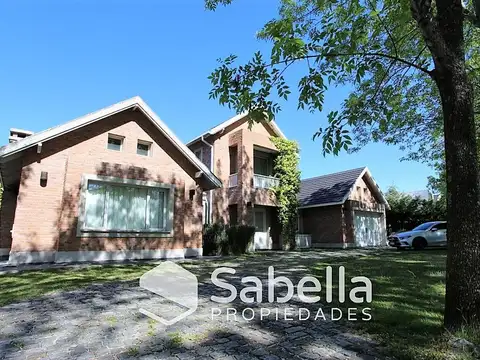 Venta de Casa de 4 dormitorios en Grand Bell I.