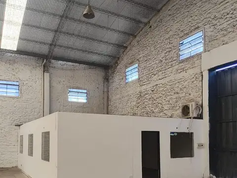 Galpon en Alquiler 111  mts Fondo