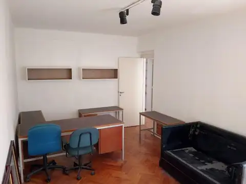 Departamento de tres ambientes en alquiler, zona Recoleta
