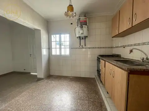 Casa en Alquiler con 1 cochera