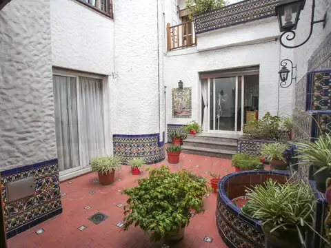 Casa 6 ambientes con 2 baños