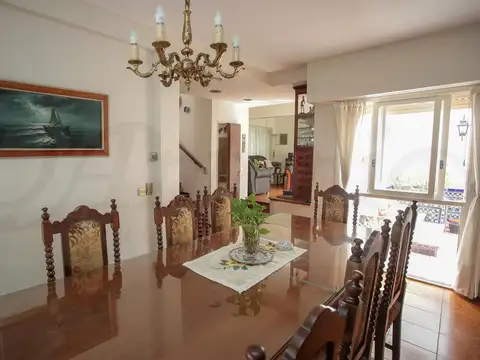 Oportunidad en Almagro: Amplia Casa de 6 Ambientes en Venta