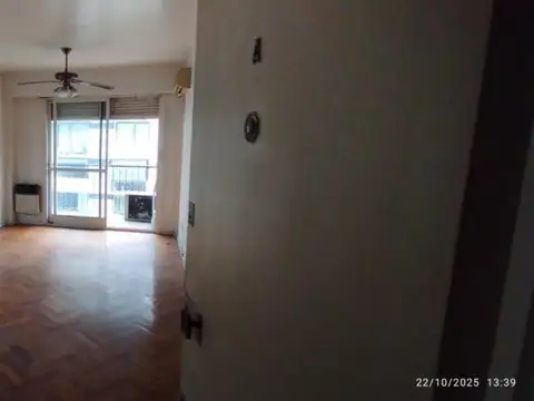 Departamento 3 ambientes c/blacón al frente - en venta