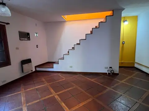 Depto Tipo Casa en Alquiler con 1 cocheras