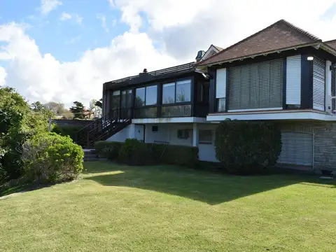 Casa en Venta con 8 cocheras