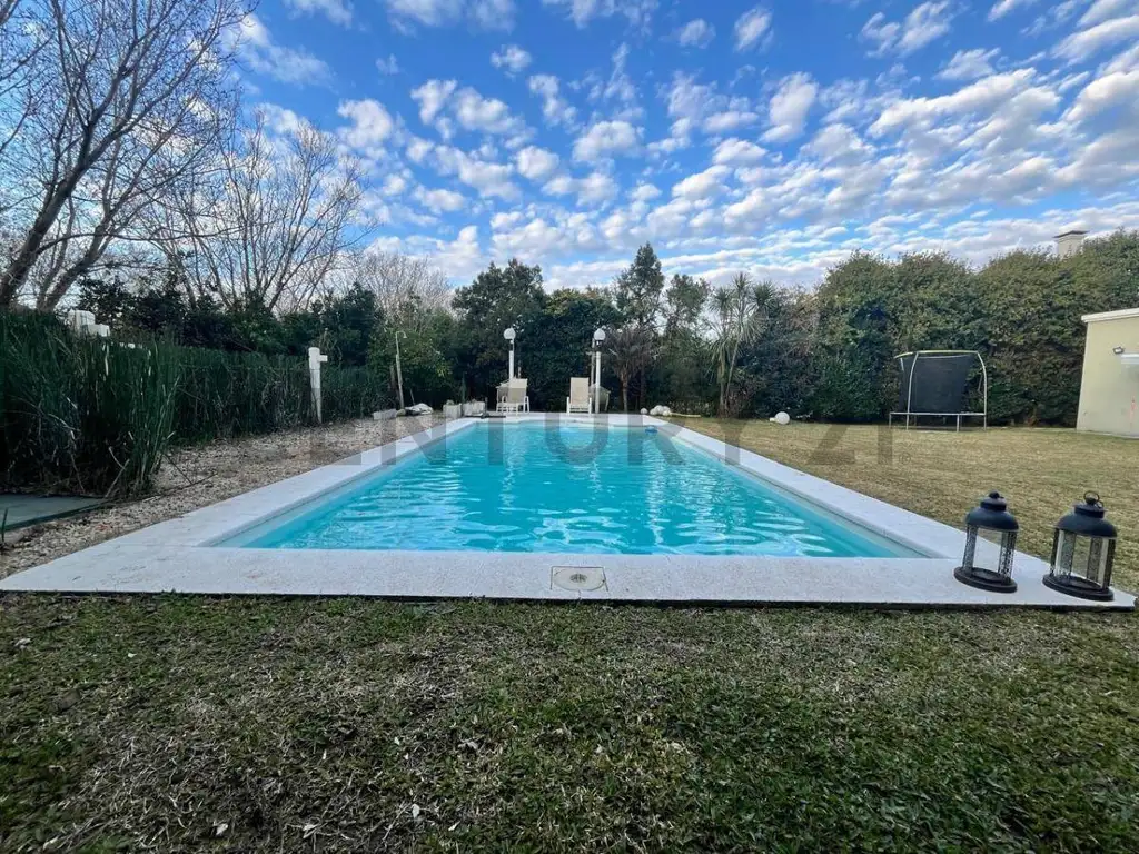 Casa en Venta en Abril Club De Campo