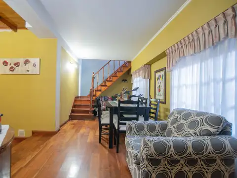 VENTA CASA 4 AMBIENTES PATIO TERRAZA SARANDI
