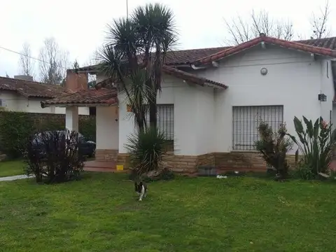 Casa en venta - 3 Dormitorios 2 Baños - Moreno
