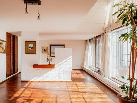 Departamento tipo duplex 3 dormitorios c/cochera y patio rioja 1700