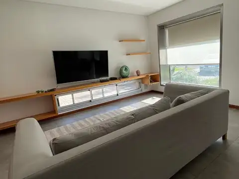 Casa 6 ambientes con 4 baños