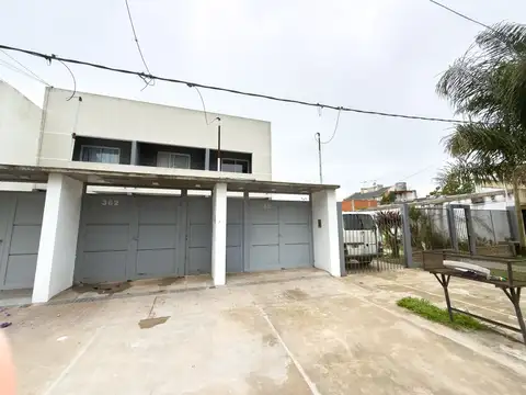 Duplex en venta en La Plata de 2 dormitorios cochera y patio