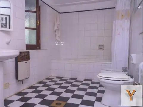 Casa en venta - 5 Dormitorios 5 Baños - Nogoyá