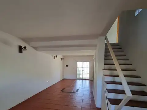Depto Tipo Casa en Alquiler en Ituzaingo Norte, $ 800.000