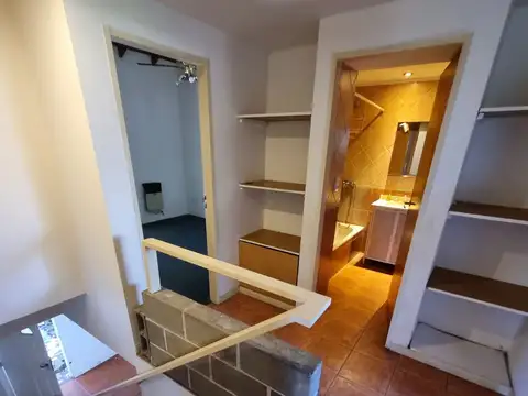 Depto Tipo Casa en Alquiler con 1 cocheras
