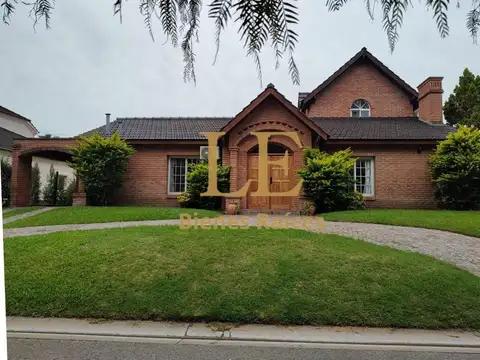 Casa 5 ambientes con 3 baños