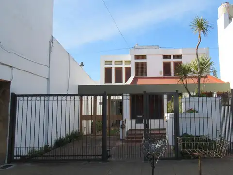 Casa en alquiler de 3 dormitorios en La Plata