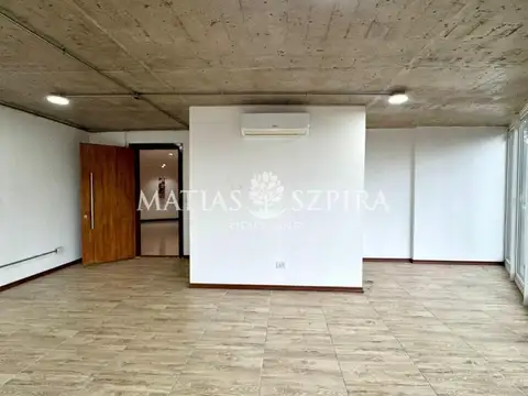 Oficina en Alquiler con 1 cochera