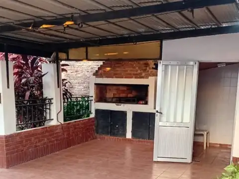 Venta de Casa JAVIER DE LA ROSA 1300