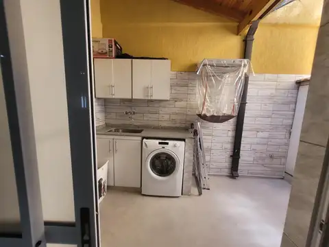VENTA PERMUTA CASA PH DEPARTAMENTO 4 AMBIENTES GERLI  LANUS PIÑEYRO