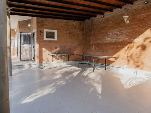 Casa 5 ambientes con 2 baños