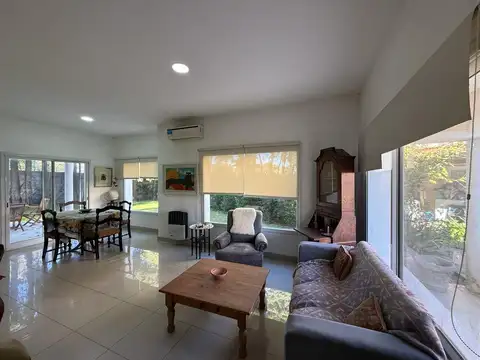 Casa 3 ambientes con 2 baños