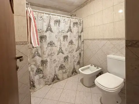 Casa 5 ambientes con 2 baños