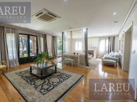 Casa en Venta con 4 cocheras