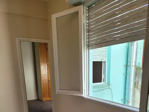 2 ambientes x escalera  en Alberti 900 x escalera- San Cristobal