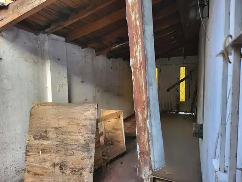 CASA 3 AMBIENTES VENTA LOMAS DE ZAMORA A RECICLAR