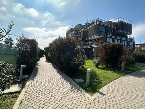 Espectacular Departamento de 4 Ambientes con Jardin !!!!! 