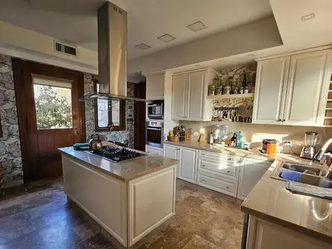 Casa en Venta con 4 cocheras
