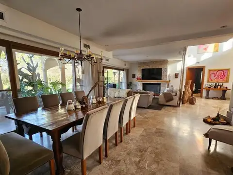 Casa en Venta en Bella Vista, USD 2.100.000