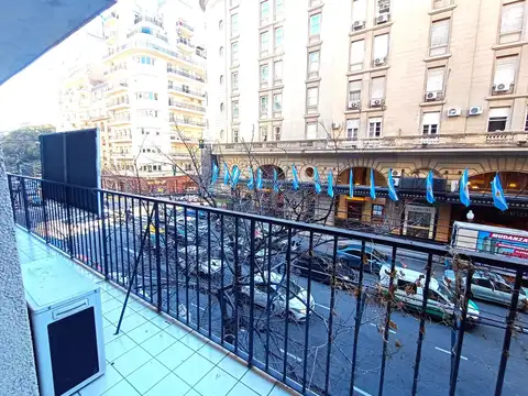 Av. Alvear y Ayacucho. Espectacular piso con balcón y cochera en venta y alquiler