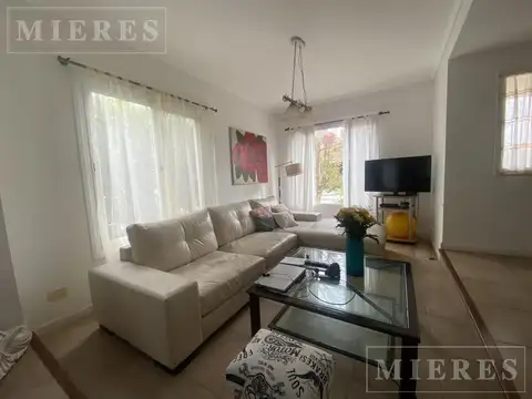 Casa 5 ambientes con 3 baños