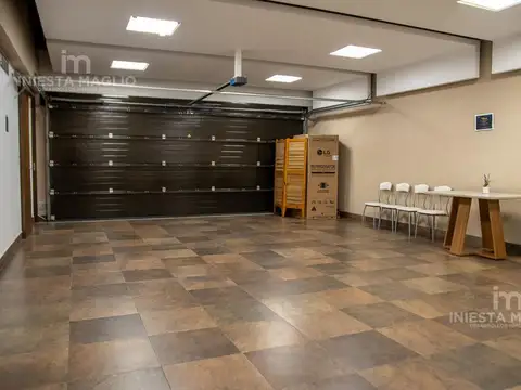 Casa en Venta con 5 cocheras